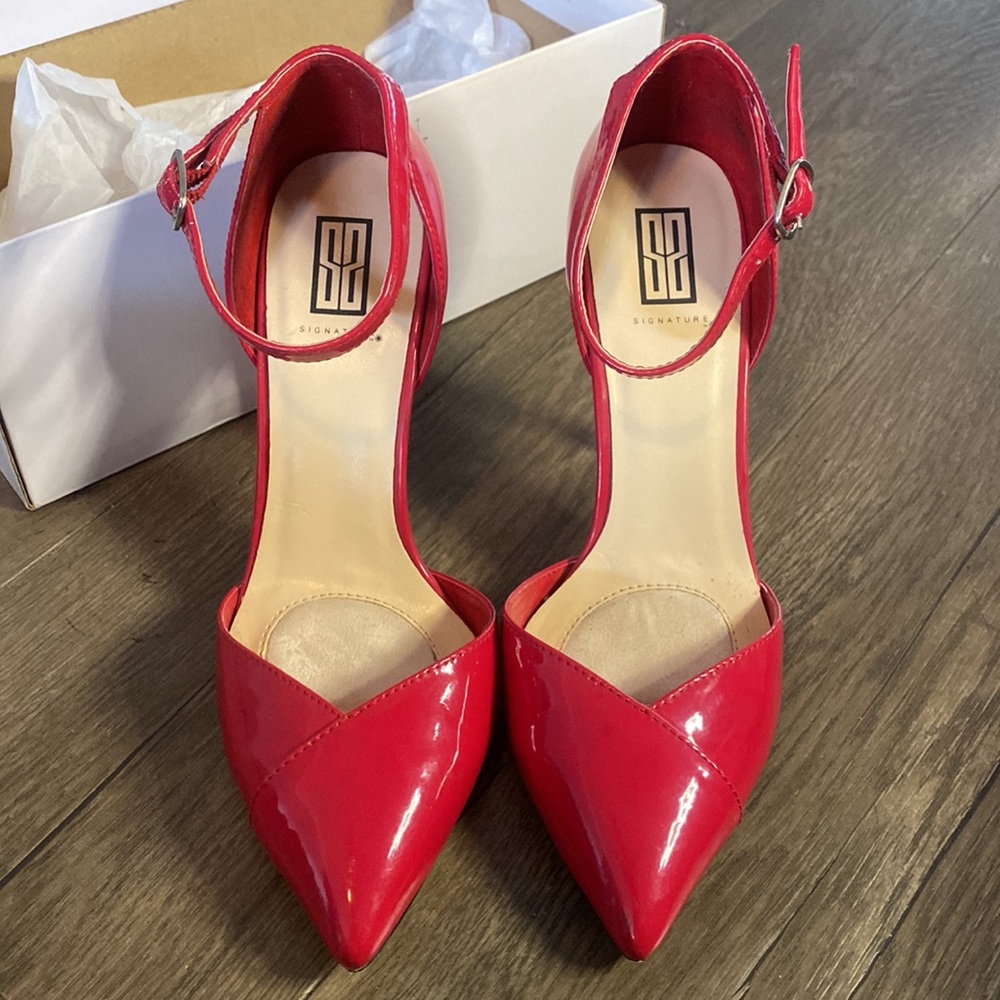 Report Signature Red Heels